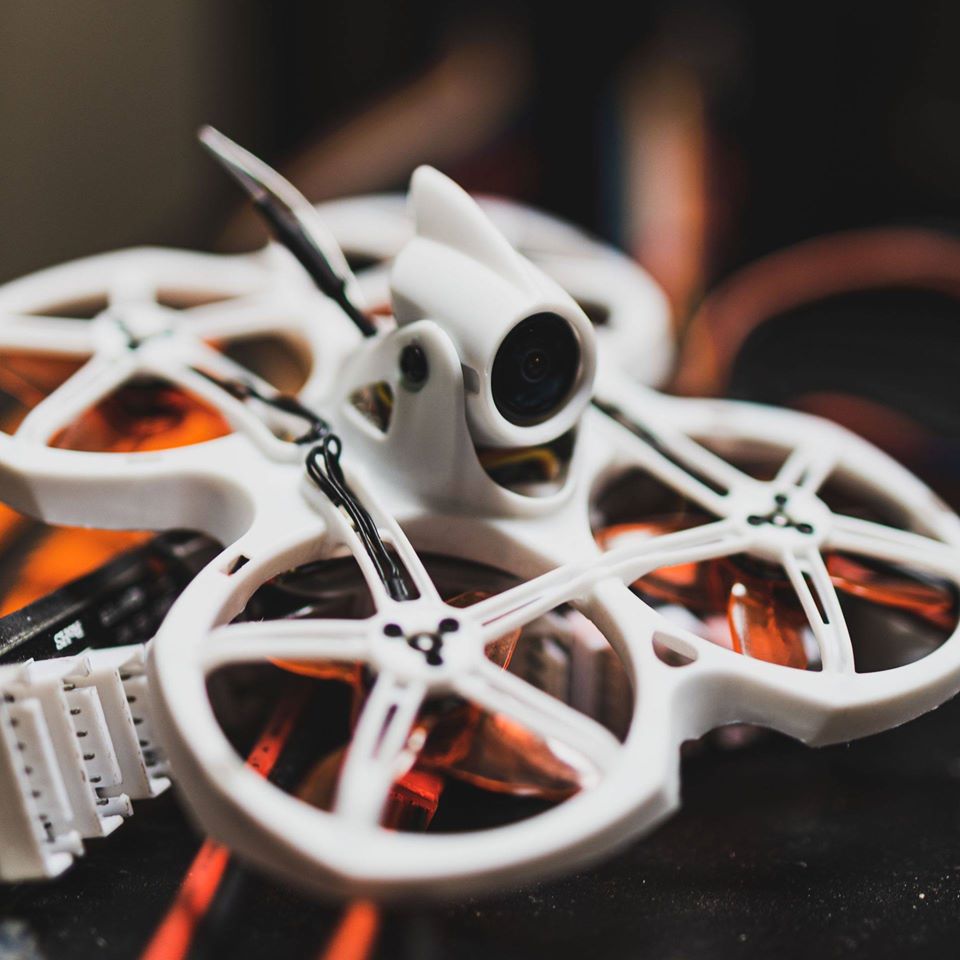 طقم الطائرة بدون طيار للسباق م - مراجعة Drone Kit Beginner وسعره